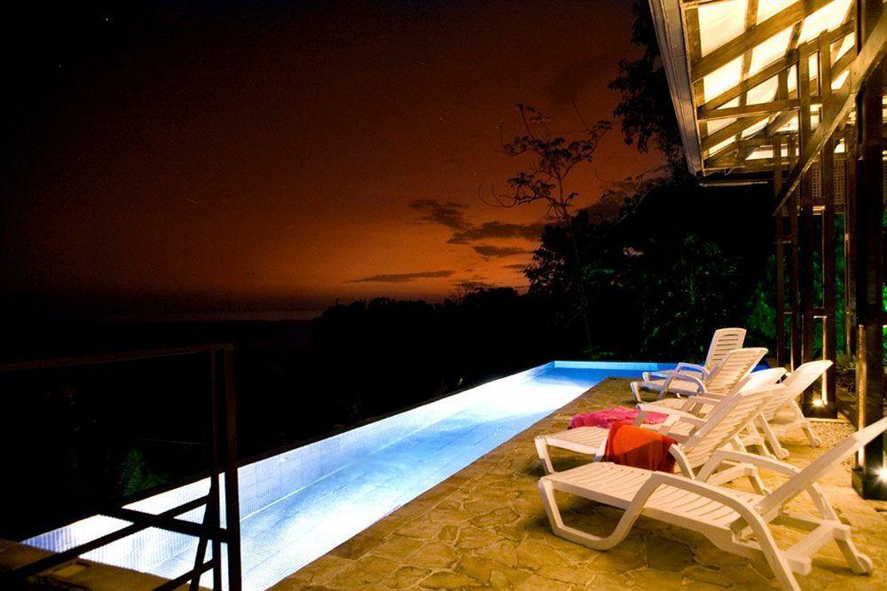אוביטה Tiki Villas Rainforest Lodge & Spa מראה חיצוני תמונה