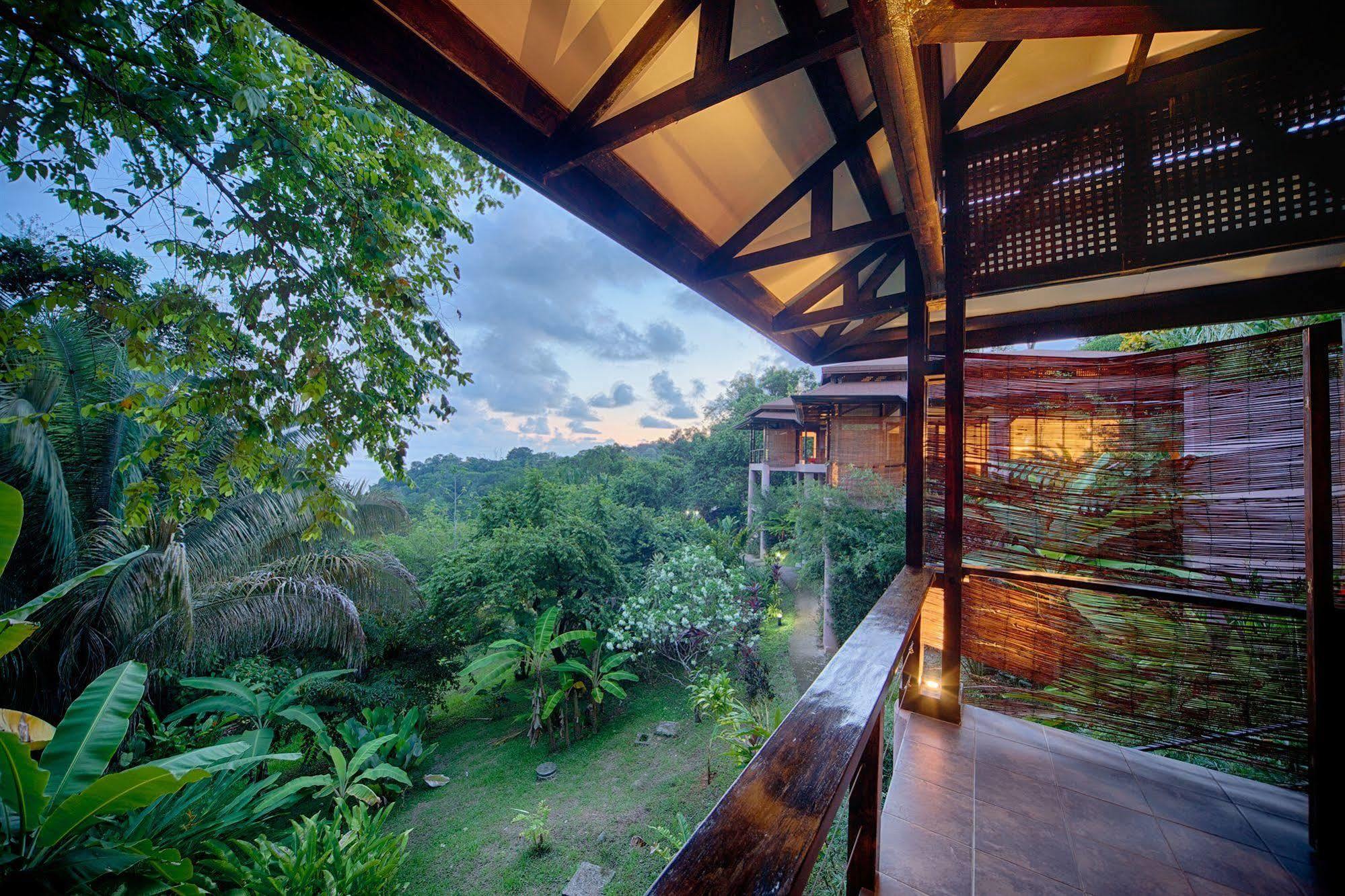אוביטה Tiki Villas Rainforest Lodge & Spa מראה חיצוני תמונה